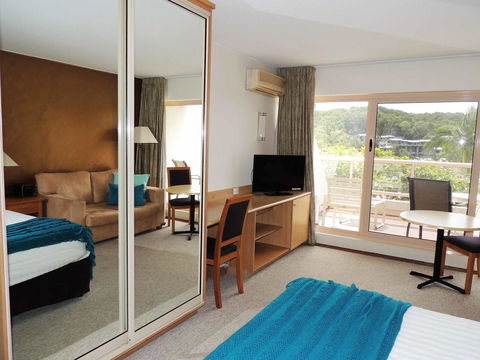 Charlesworth Bay Beach Resort - Rental Cars 31