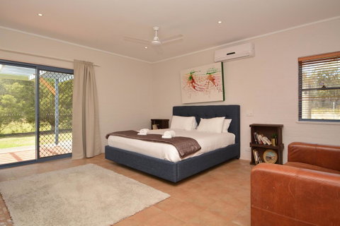JE Guesthouse, Central To All The Hunter Valley Has To Offer - Rental Cars 17