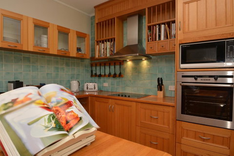 JE Guesthouse, Central To All The Hunter Valley Has To Offer - Rental Cars 14