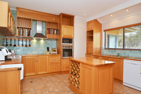 JE Guesthouse, Central To All The Hunter Valley Has To Offer - Rental Cars 12