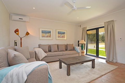 JE Guesthouse, Central To All The Hunter Valley Has To Offer - Rental Cars 1