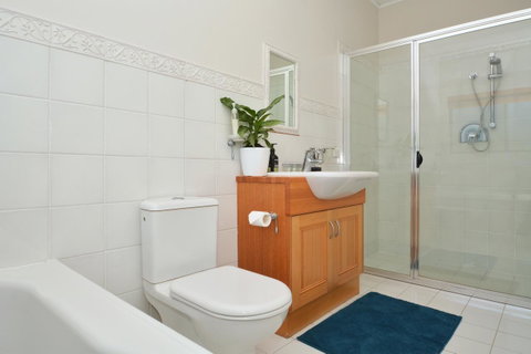 JE Guesthouse, Central To All The Hunter Valley Has To Offer - Rental Cars 22
