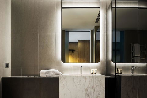 West Hotel Sydney, Curio Collection By Hilton - Rental Cars 8