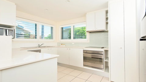 Pacific Blue, Salamander Bay - Rental Cars 12