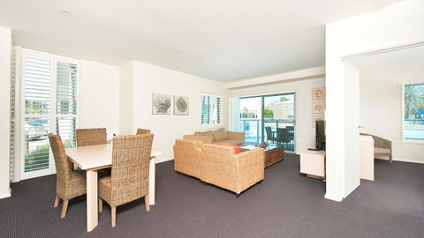 Pacific Blue, Salamander Bay - Rental Cars 35