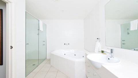 Pacific Blue, Salamander Bay - Rental Cars 16