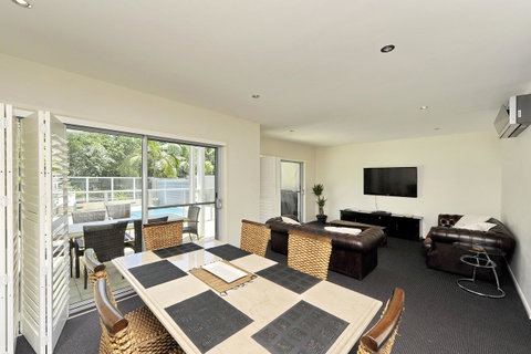 Pacific Blue, Salamander Bay - Rental Cars 44