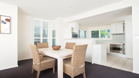 Pacific Blue, Salamander Bay - Rental Cars 13