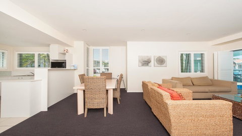 Pacific Blue, Salamander Bay - Rental Cars 33
