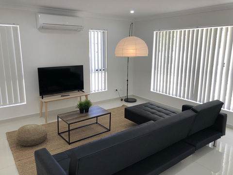 44A Adelaide Street - Rental Cars 5