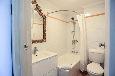 Little Coogee Hotel - Rental Cars 12
