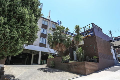 Little Coogee Hotel - Rental Cars 3
