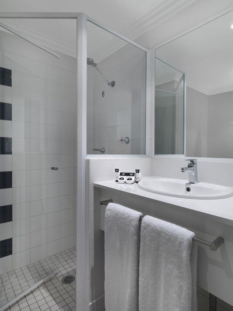 Ibis Styles Sydney Central - Rental Cars 8