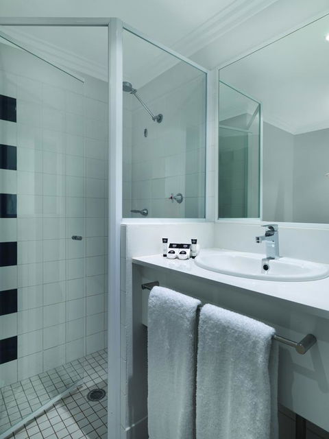 Ibis Styles Sydney Central - Rental Cars 5