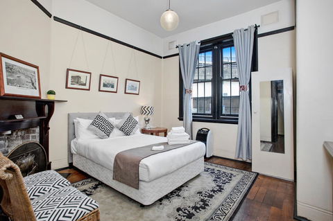 Sydney Harbour Bed And Breakfast - Rental Cars 1