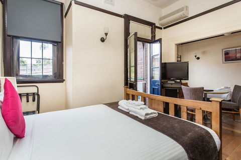 Sydney Harbour Bed And Breakfast - Rental Cars 18