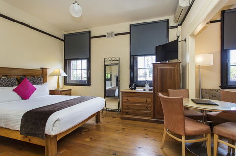 Sydney Harbour Bed And Breakfast - Rental Cars 42