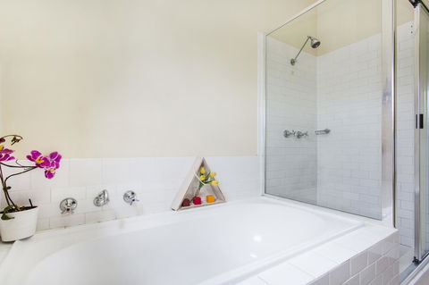Sydney Harbour Bed And Breakfast - Rental Cars 23