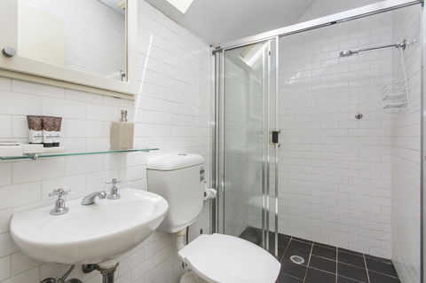 Sydney Harbour Bed And Breakfast - Rental Cars 35