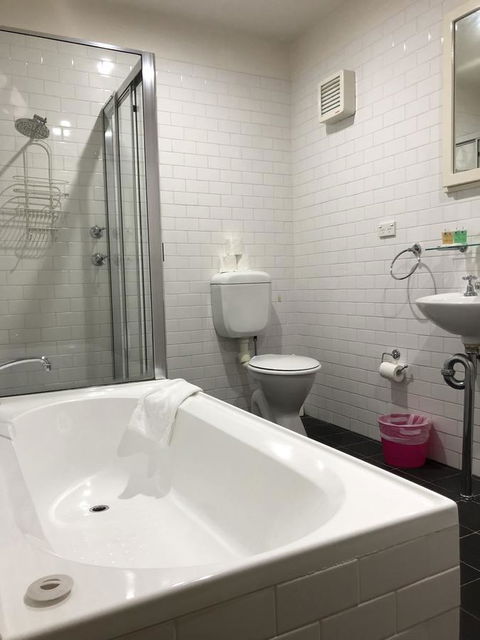 Sydney Harbour Bed And Breakfast - Rental Cars 31