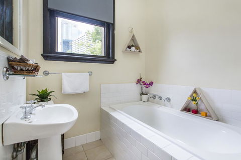 Sydney Harbour Bed And Breakfast - Rental Cars 24