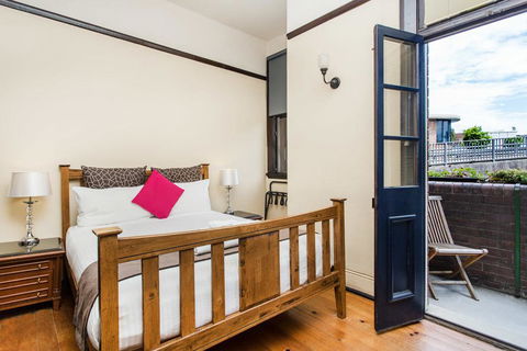 Sydney Harbour Bed And Breakfast - Rental Cars 21