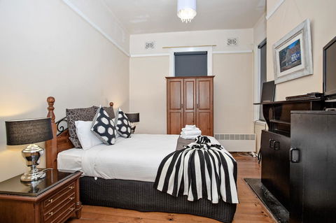 Sydney Harbour Bed And Breakfast - Rental Cars 3