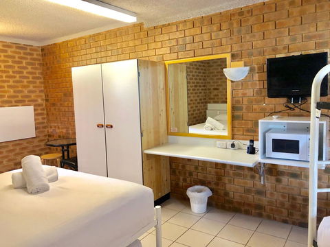 Marco Polo Motor Inn Sydney - Rental Cars 15