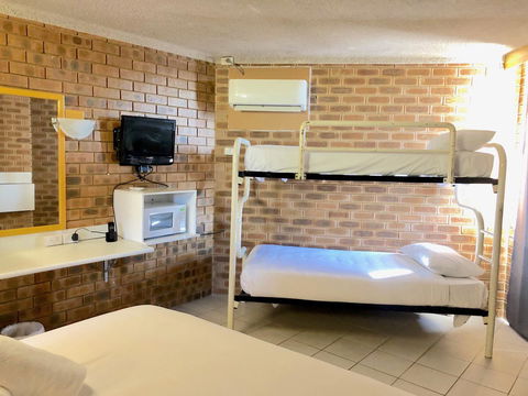 Marco Polo Motor Inn Sydney - Rental Cars 17