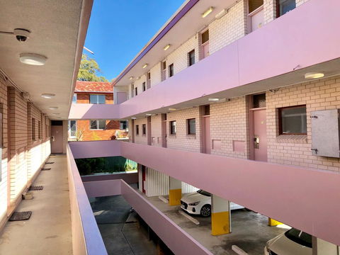 Marco Polo Motor Inn Sydney - Rental Cars 21