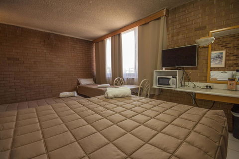 Marco Polo Motor Inn Sydney - Rental Cars 24