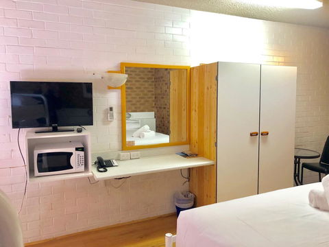 Marco Polo Motor Inn Sydney - Rental Cars 11