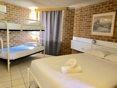 Marco Polo Motor Inn Sydney - Rental Cars 18
