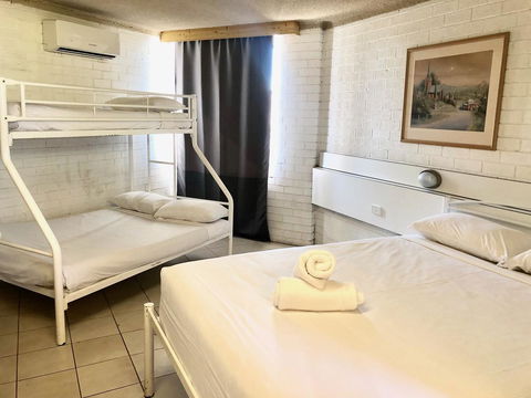 Marco Polo Motor Inn Sydney - Rental Cars 9