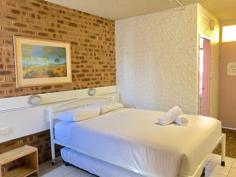 Marco Polo Motor Inn Sydney - Rental Cars 12