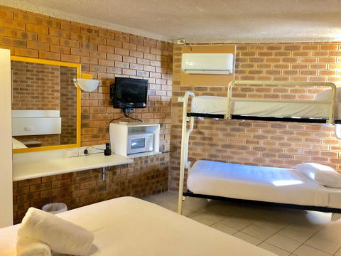 Marco Polo Motor Inn Sydney - Rental Cars 16