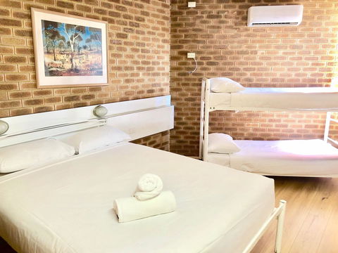 Marco Polo Motor Inn Sydney - Rental Cars 8