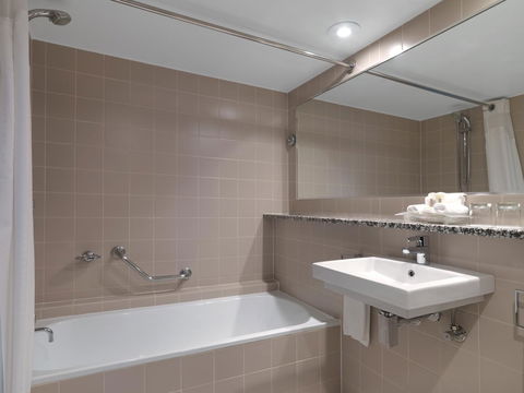 Crowne Plaza Sydney Airport, An IHG Hotel - Rental Cars 26