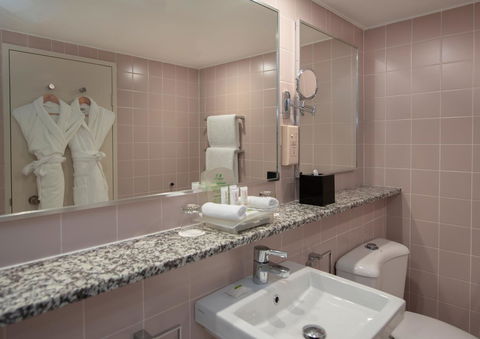 Crowne Plaza Sydney Airport, An IHG Hotel - Rental Cars 4