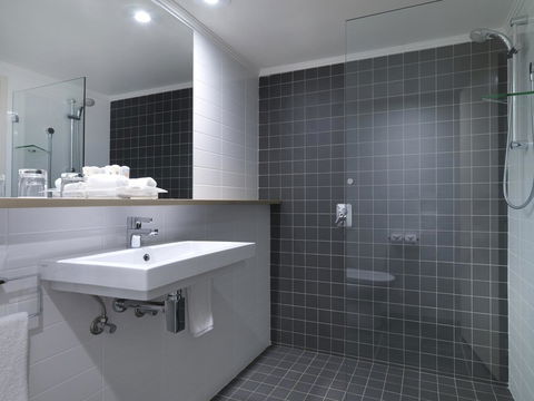 Crowne Plaza Sydney Airport, An IHG Hotel - Rental Cars 2
