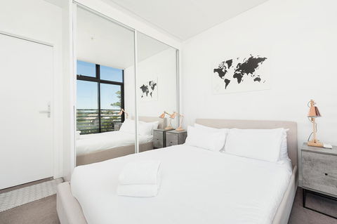Newtown's Best Designer Apartment - Rental Cars 9
