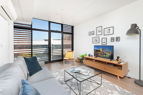Newtown's Best Designer Apartment - Rental Cars 6