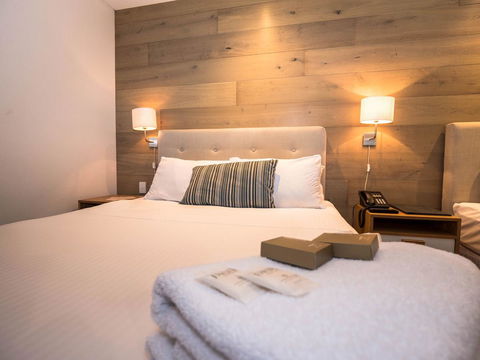 Crown Hotel Surry Hills - Rental Cars 3