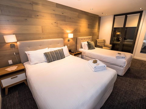 Crown Hotel Surry Hills - Rental Cars 1