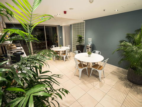 Crown Hotel Surry Hills - Rental Cars 5