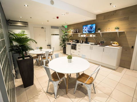 Crown Hotel Surry Hills - Rental Cars 6