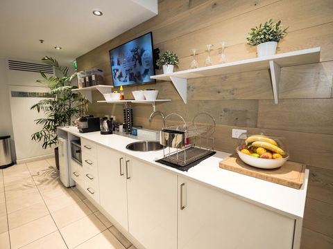 Crown Hotel Surry Hills - Rental Cars 4