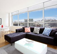 Gadigal Groove - Modern and Bright 3BR Executive Apartment in Zetland with Views - Rental Cars