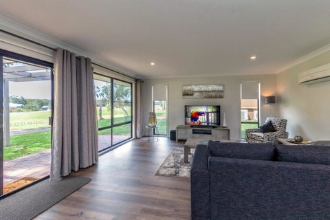Horizons Retreat & Golf, Villa 133 - Rental Cars 2