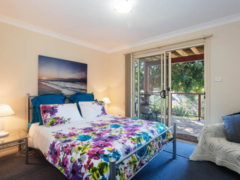 Bonito At Bagnalls Beach' 1/6 Bonito Street - Pet Friendly, Air Conditioning - Rental Cars 1